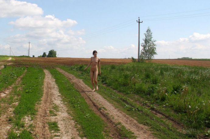 Обнаженные женщины в общественных местах