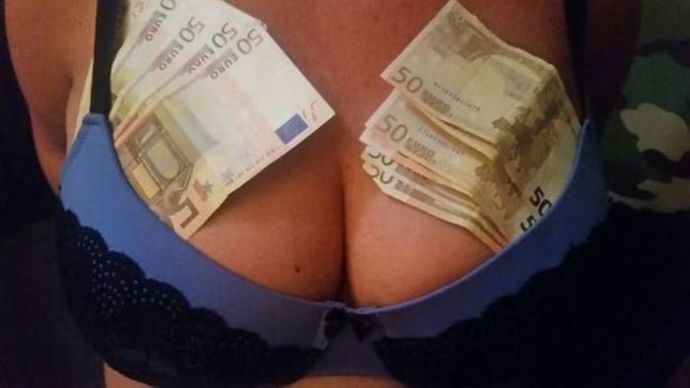 Сексуальные девчонки в пикантных ситуациях