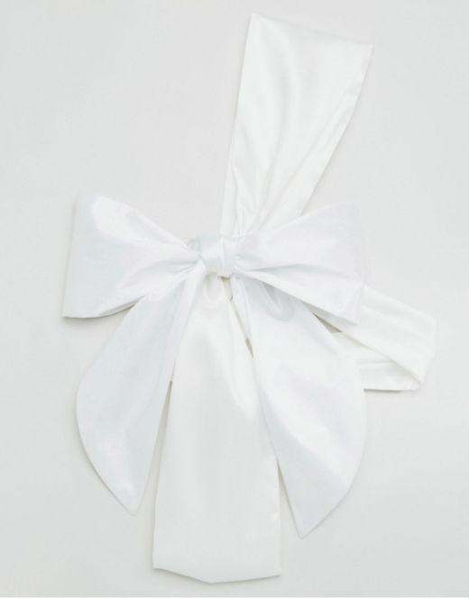 Эротический бант вместо платья Эротический бант вместо платья