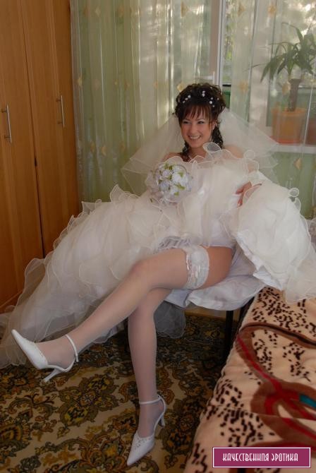 Голые невесты в чулках Голые невесты в чулках