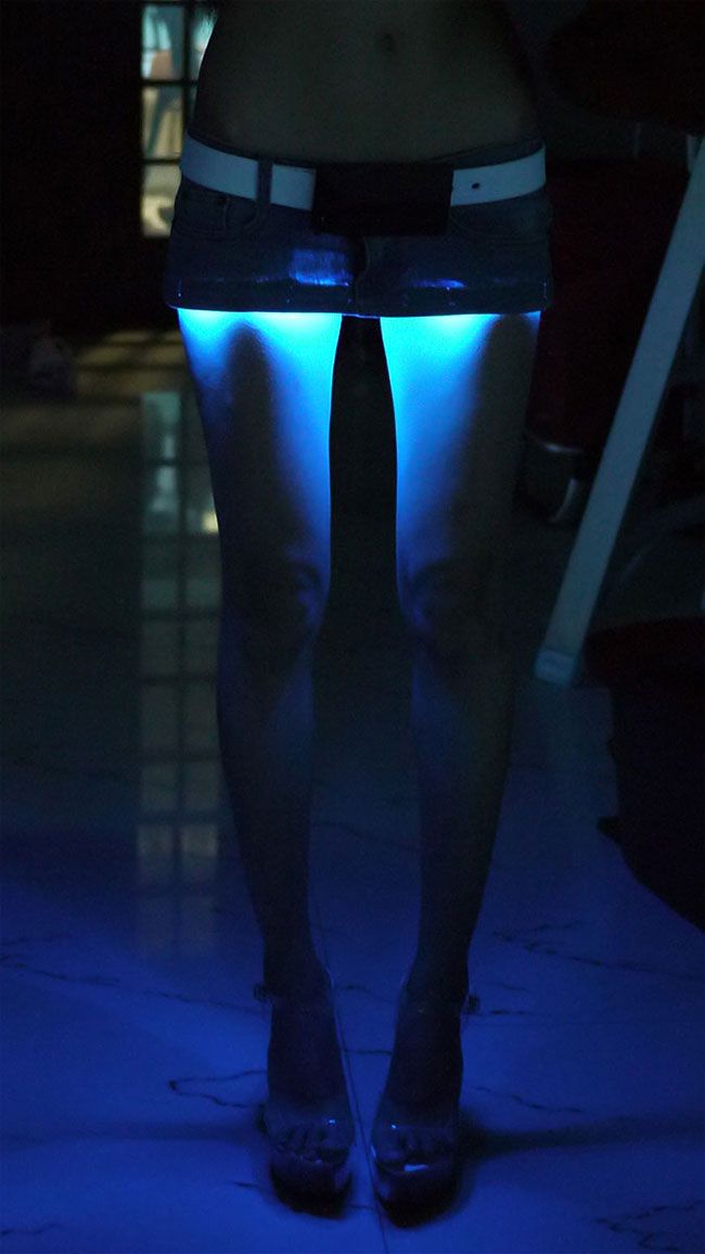 Китайская любительница высоких технологий