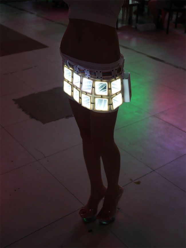 Китайская любительница высоких технологий