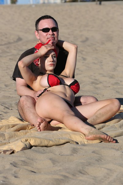 Кортни Стодден на пляже в Венисе