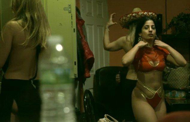 Надия Али из Пакистана снимается в порно Надия Али из Пакистана снимается в порно