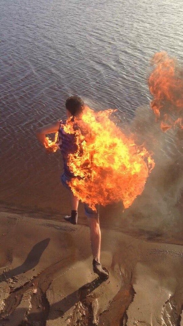 Пьяная в жопу молодежь Пьяная в жопу молодежь