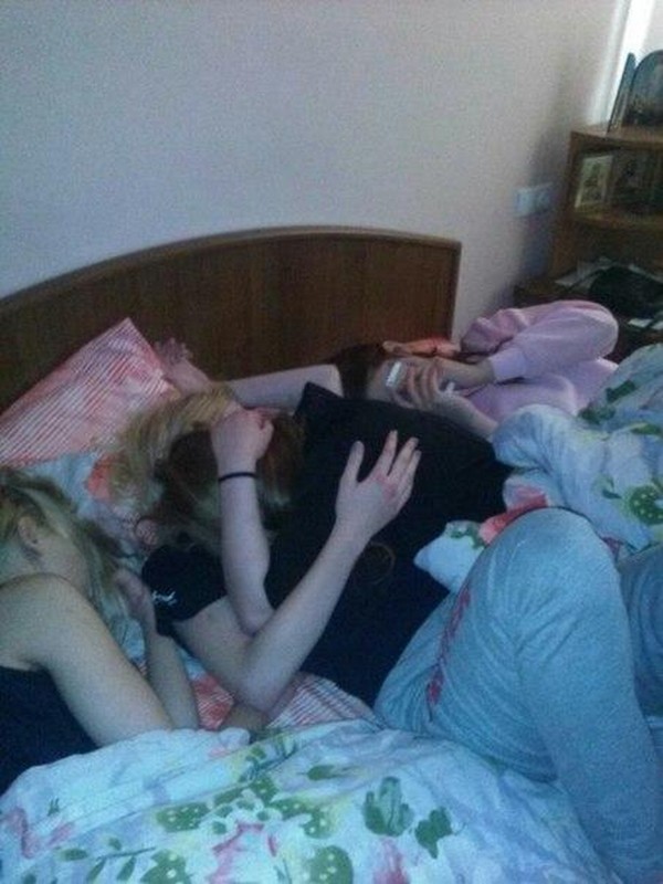 Пьяная в жопу молодежь Пьяная в жопу молодежь