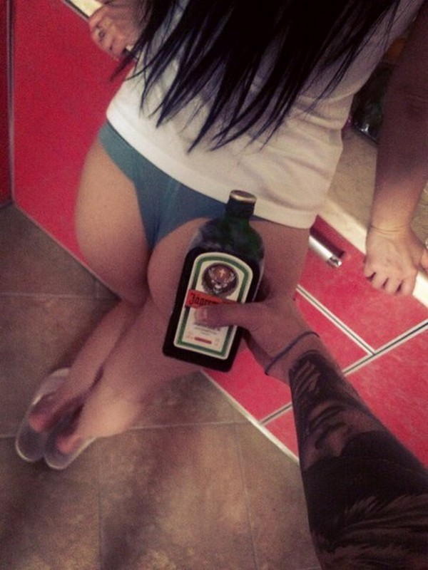 Пьяная в жопу молодежь Пьяная в жопу молодежь