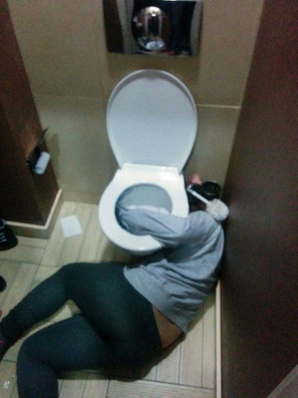 Пьяная в жопу молодежь Пьяная в жопу молодежь