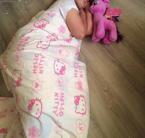 Пьяная в жопу молодежь Пьяная в жопу молодежь