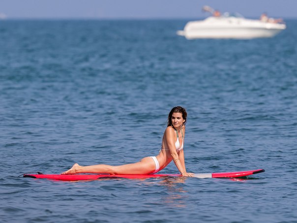 Рэйчел МакКорд в бикини на пляже в Малибу