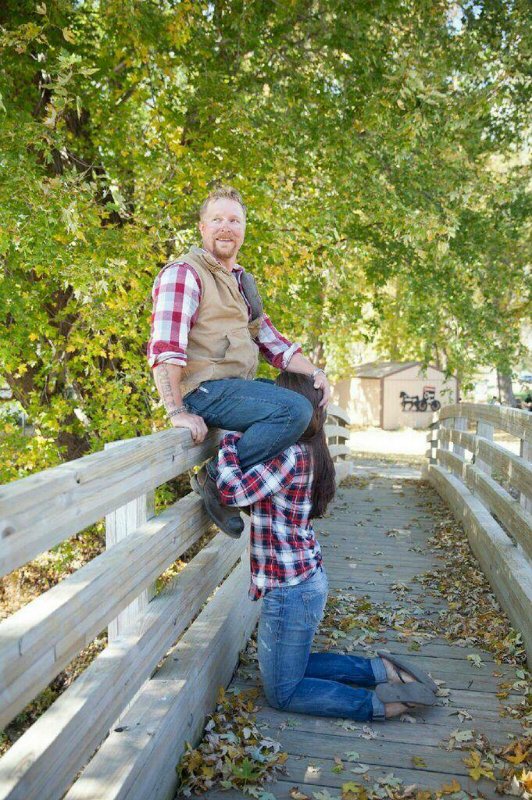 Романтическая обручальная фотосессия озабоченных Романтическая обручальная фотосессия озабоченных