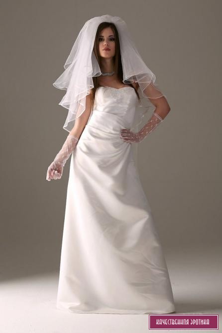 Сексуальная невеста в белых чулках