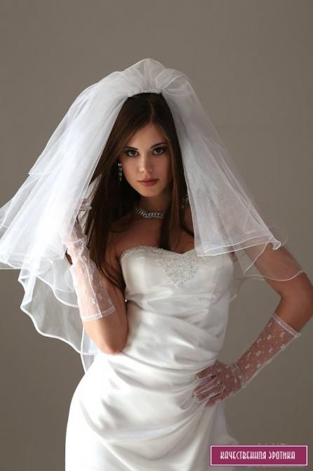 Сексуальная невеста в белых чулках