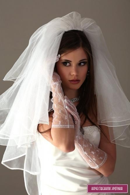 Сексуальная невеста в белых чулках