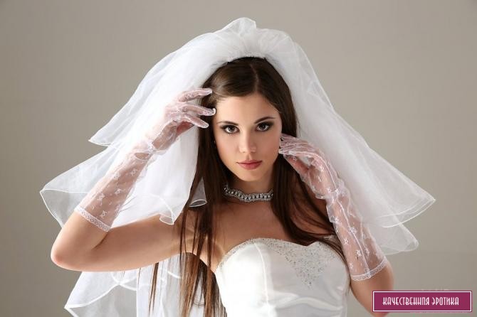 Сексуальная невеста в белых чулках