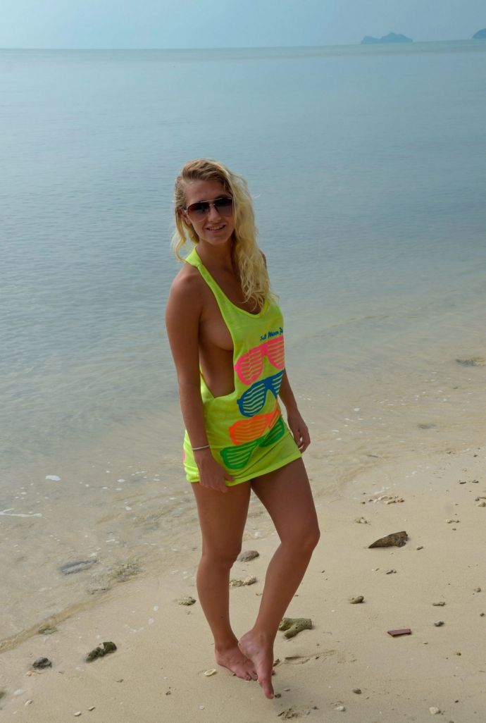 Хана поделилась откровенными фотографиями с отдыха