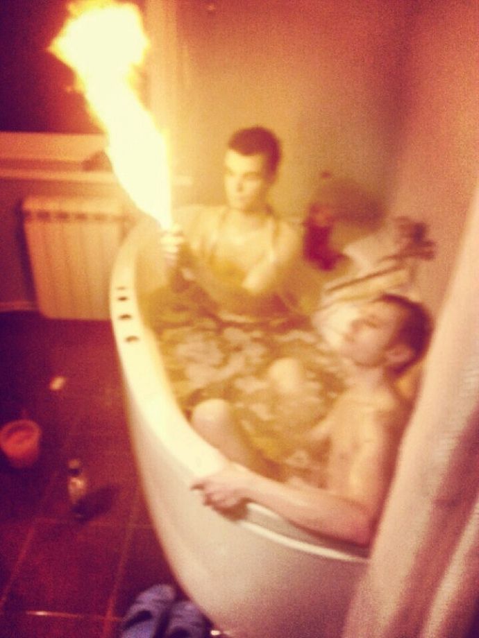 Пьяная в жопу молодежь