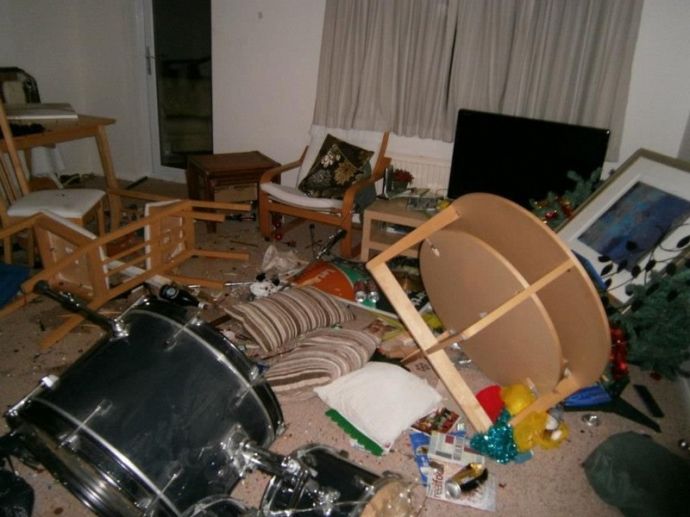 Пьяная в жопу молодежь