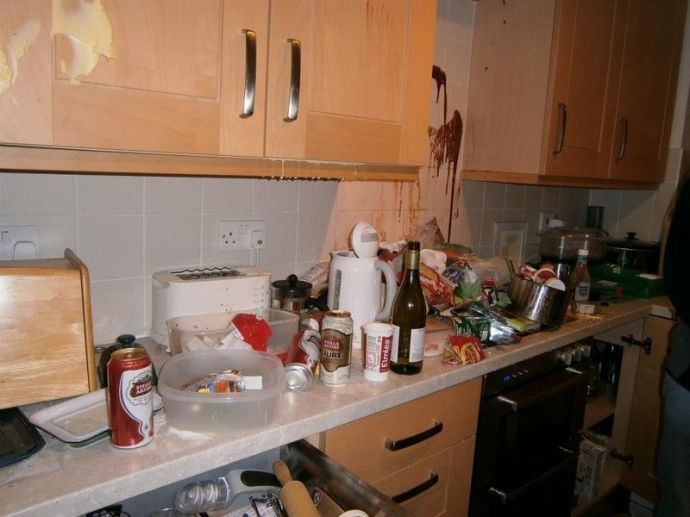 Пьяная в жопу молодежь