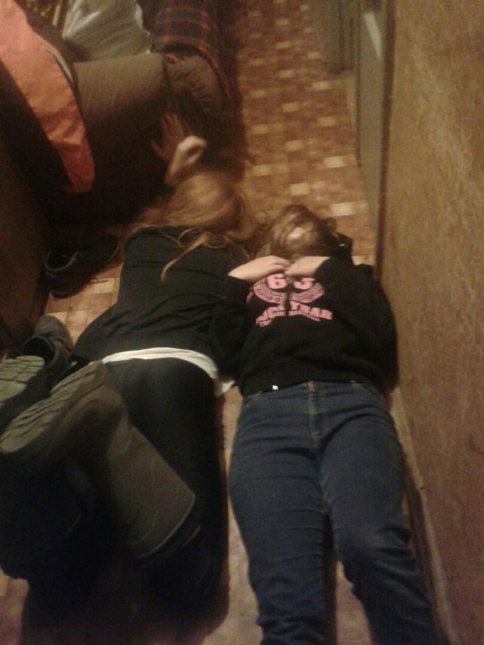 Пьяная в жопу молодежь