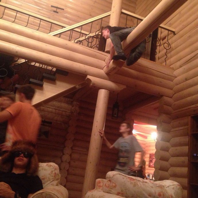 Пьяная в жопу молодежь