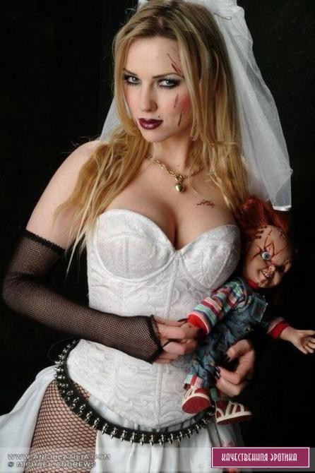Сексуальная невеста и кукла Чаки Сексуальная невеста и кукла Чаки