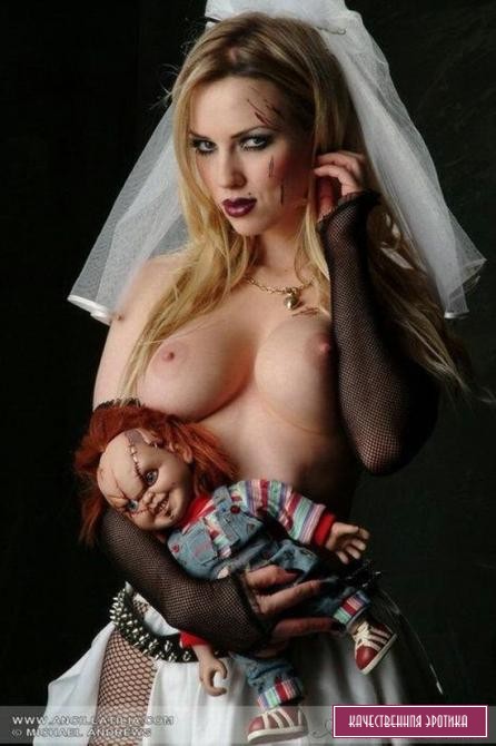 Сексуальная невеста и кукла Чаки Сексуальная невеста и кукла Чаки