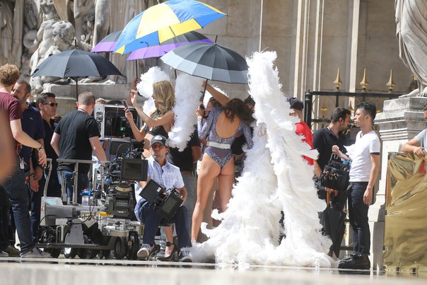 Алессандра Амбросио на фотосессии Victoria's Secret в Париже