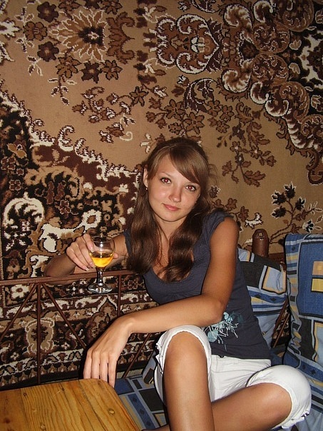 Интимные фото девушек с коврами