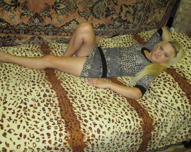 Интимные фото девушек с коврами