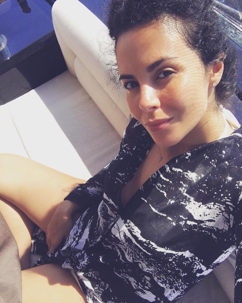 Настя Каменских на отдыхе в бикини