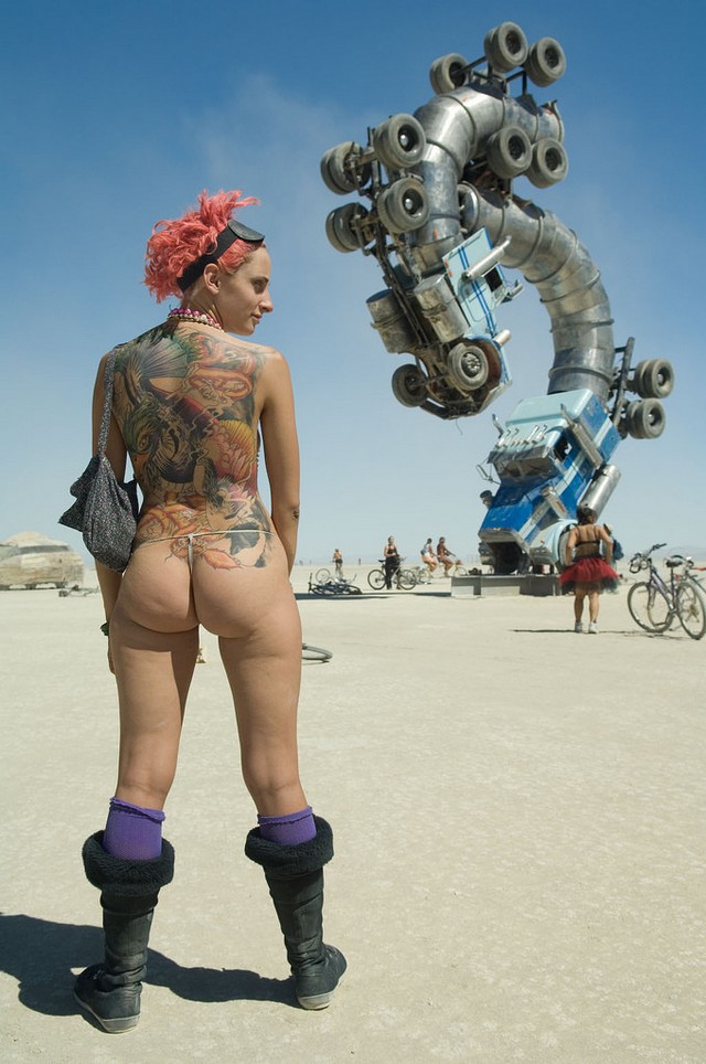 Пикантные картинки и гифки с красотками