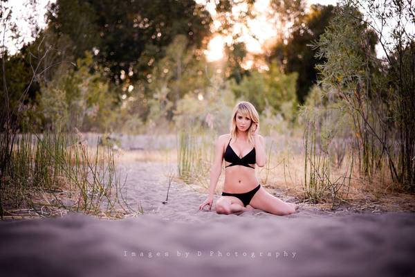 Sara Underwood на фоне завораживающей природы