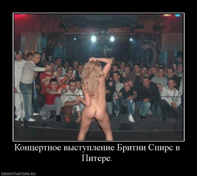 Девушки лезут через забор  - Эроприколы  