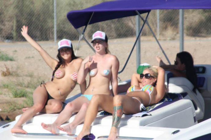 Озеро Хавасу только для голых людей