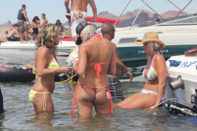 Озеро Хавасу только для голых людей