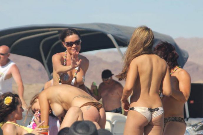 Озеро Хавасу только для голых людей