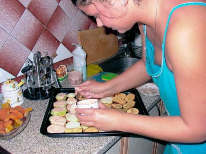 Голые домохозяйки на кухне