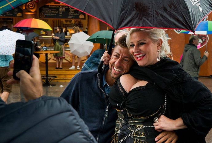 Пикантные картинки и гифки с красотками