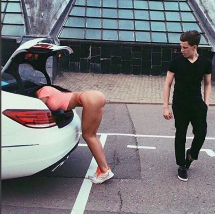 Пикантные картинки и гифки с красотками