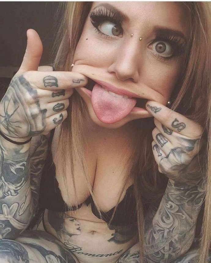 Пикантные картинки и гифки с красотками