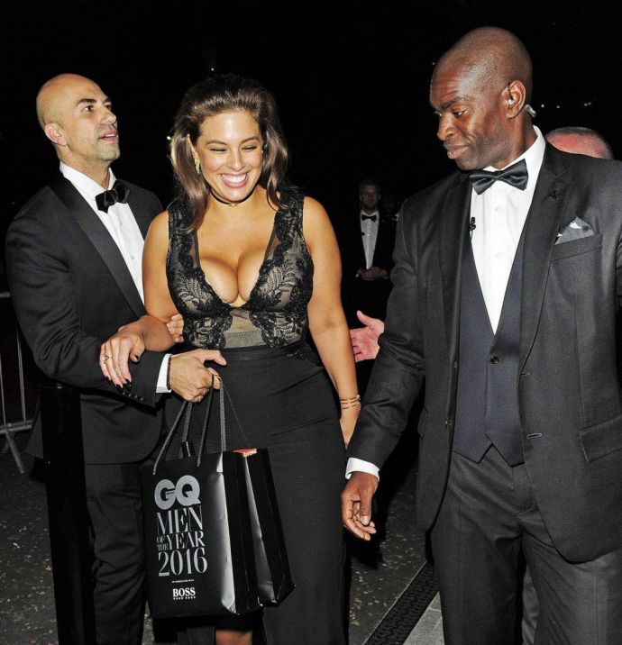 Пикантные картинки и гифки с красотками