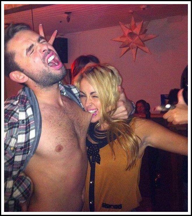 Укусила за сосок мужика