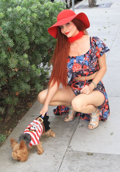 Баба ягодка опять - Фиби Прайс отмечает 44-й День Рождения