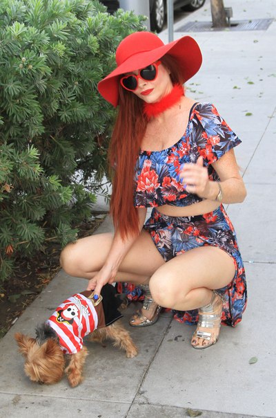 Баба ягодка опять - Фиби Прайс отмечает 44-й День Рождения