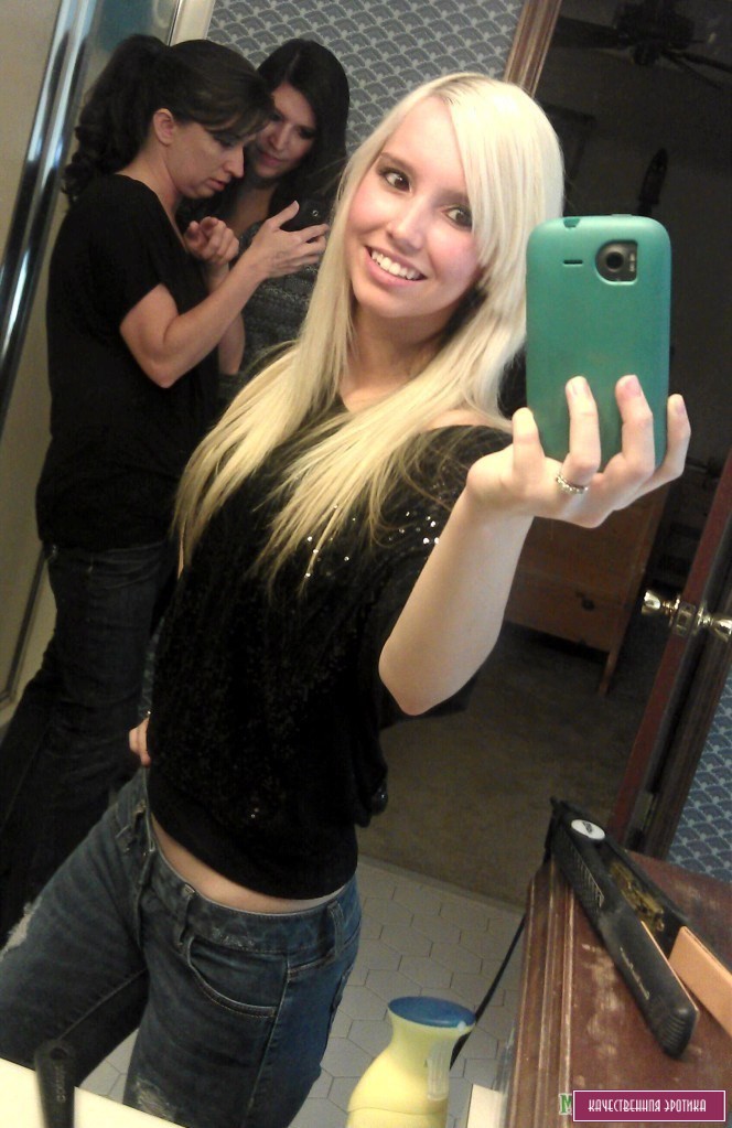 Домашние фото одной блондинки