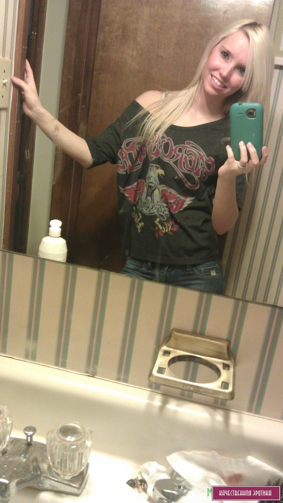Домашние фото одной блондинки