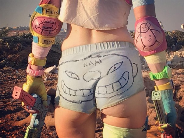 Странный образ - Йоланди Фиссер в Instagram