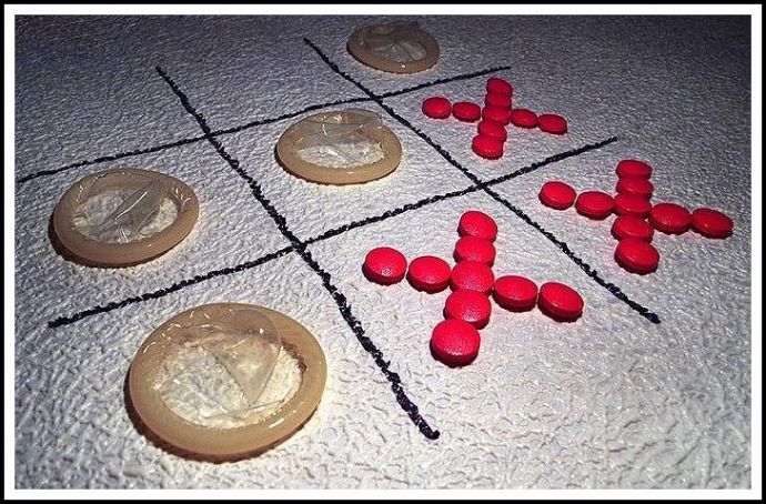 Голая в противогазе