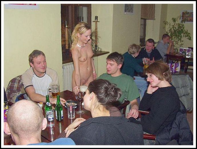 Укусила за сосок мужика